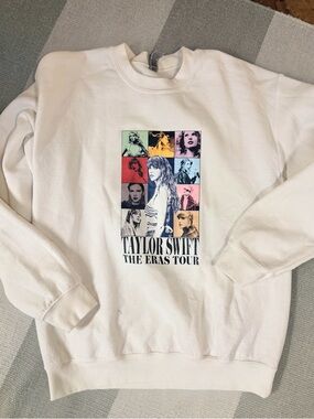 Gildan White Heavy Blend Crewneck Sweatshirt